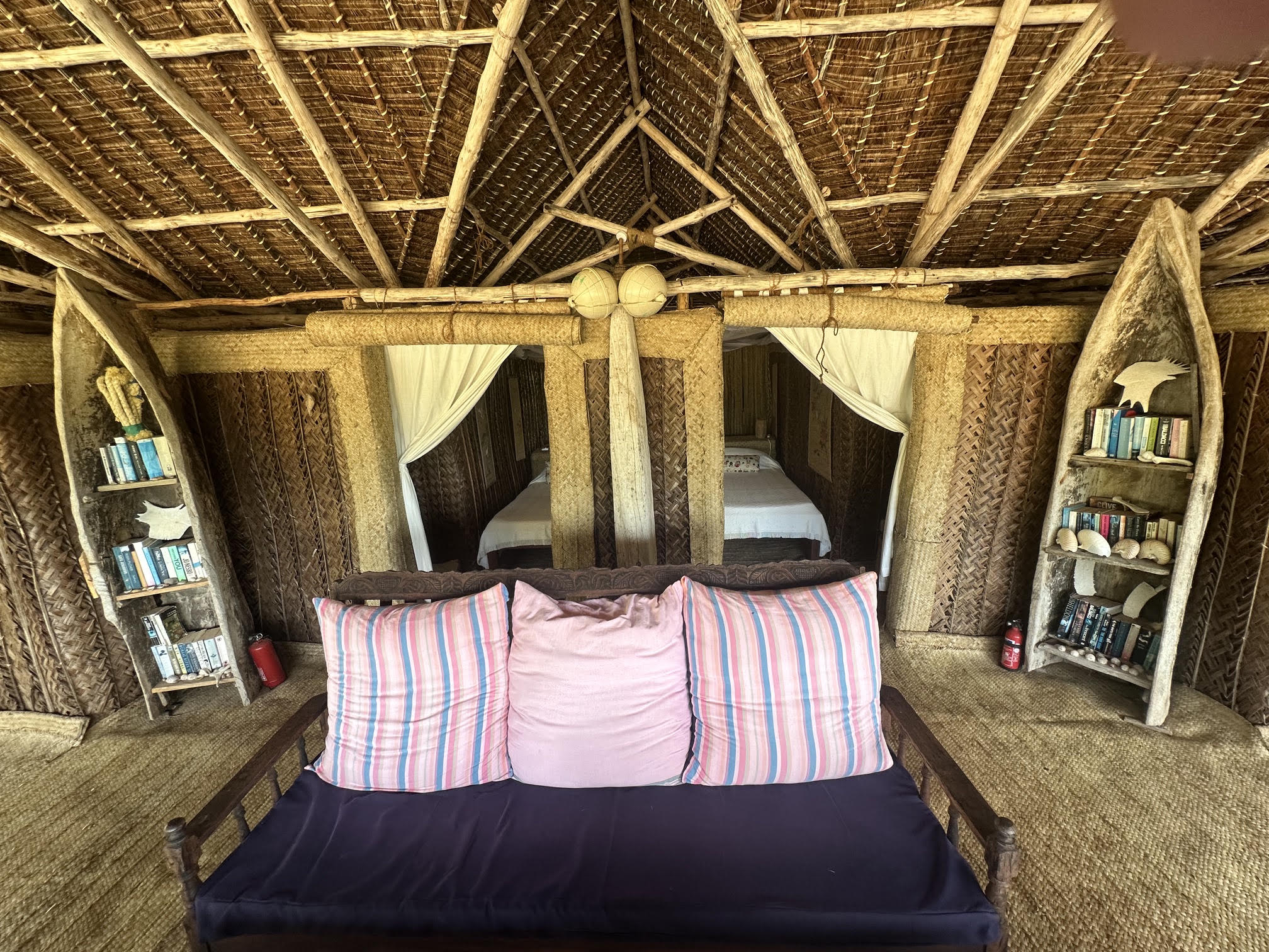 Family banda twin room and shared seating area