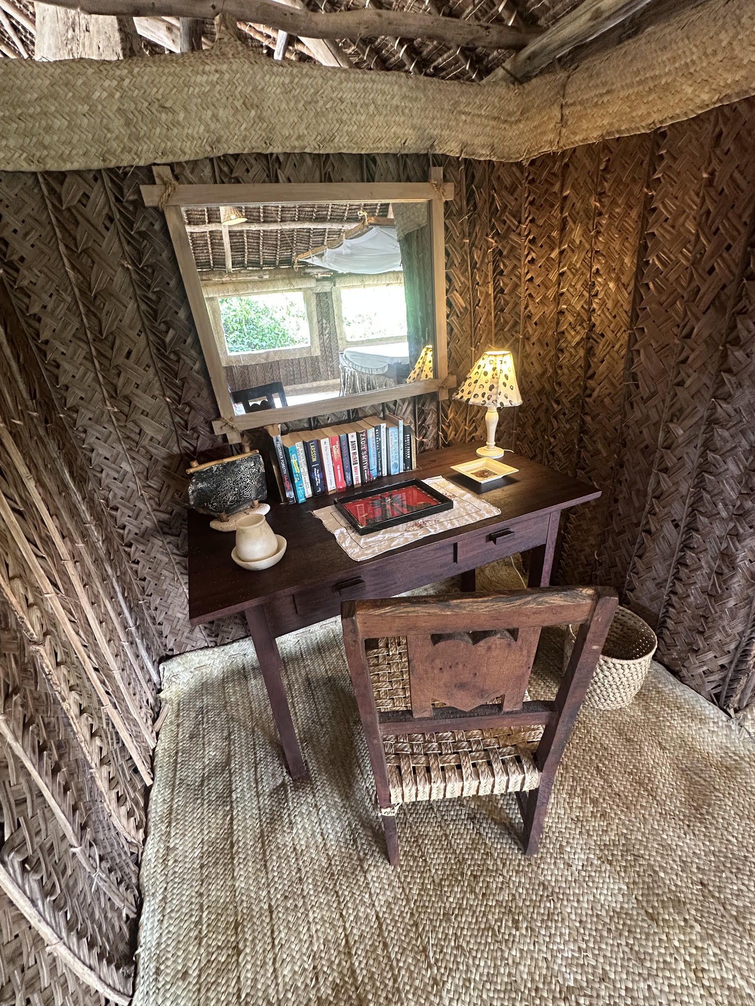 Family banda Sunbird room with desk