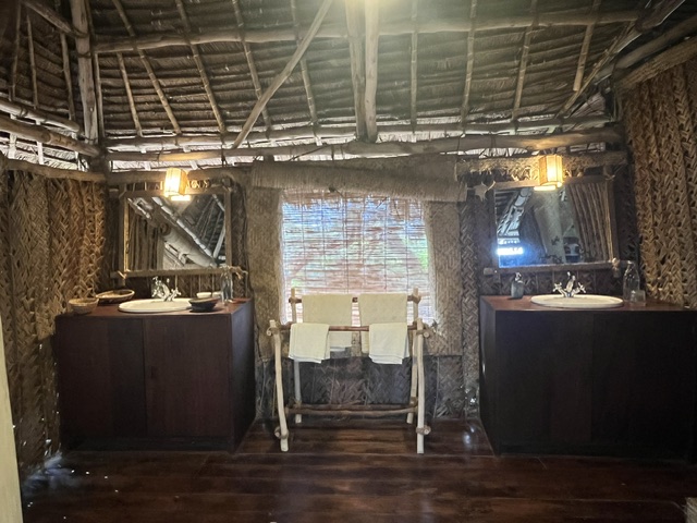 Master banda en suite bathroom
