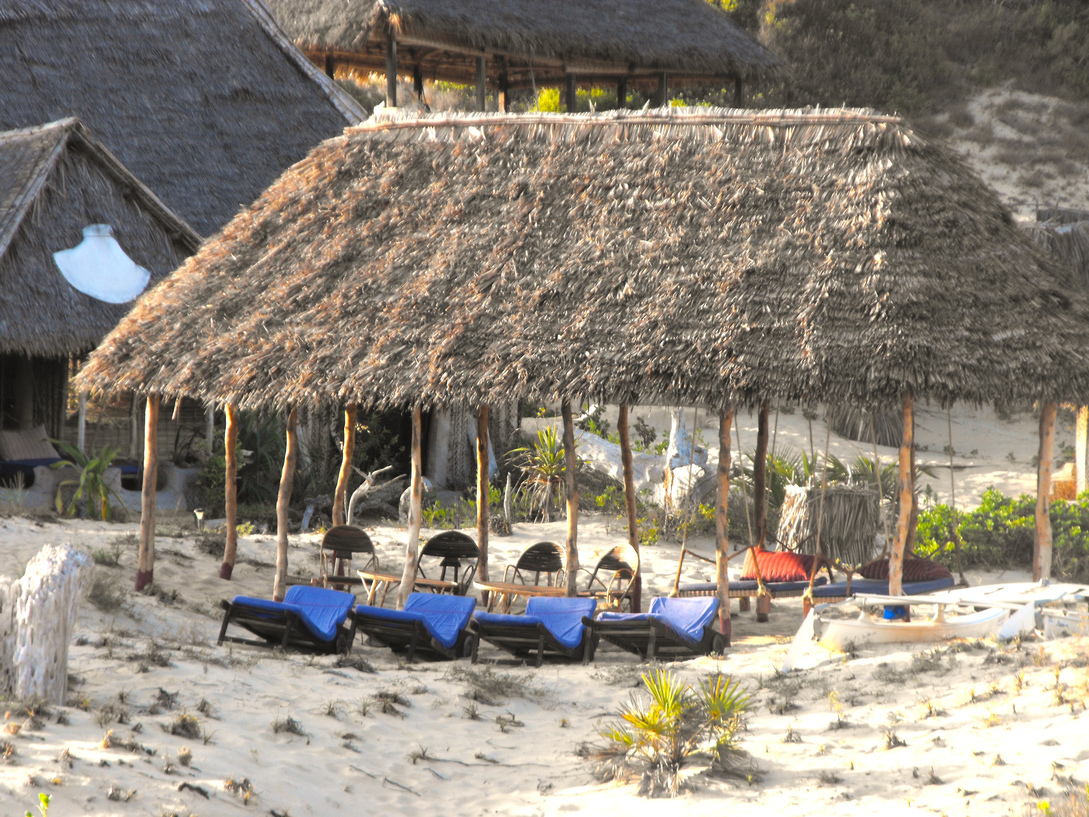 Sunbathing and sunshade on the dunes